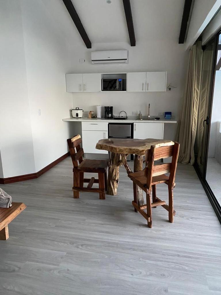 Akua Suites Ocean View Тарколес Экстерьер фото